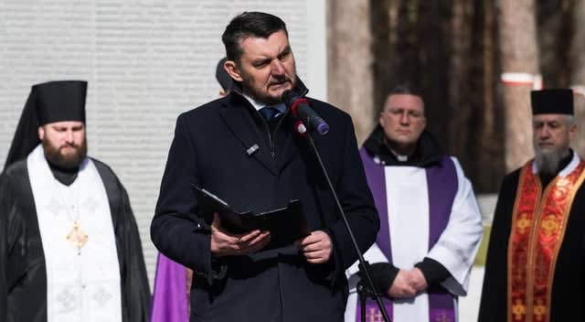 Poles, Ukrainians honor Katyń victims at Bykivnia cemetery near Kyiv