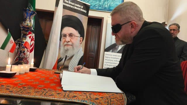 Polish far‑right leader Grzegorz Braun has left a message in a book of condolences at the Iranian Embassy in Warsaw following the death of Supreme Leader Ali Khamenei
