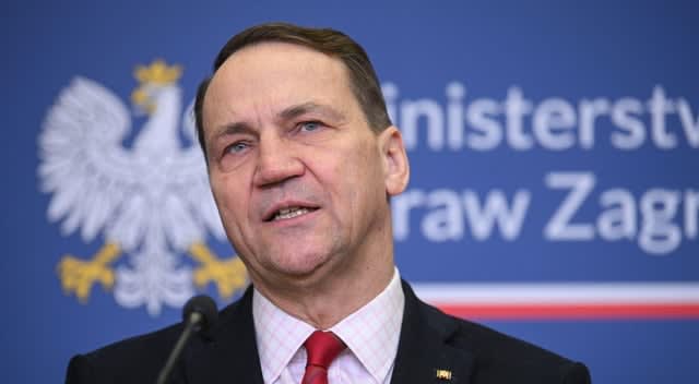 Poland's FM proposes charges for government evacuation flights