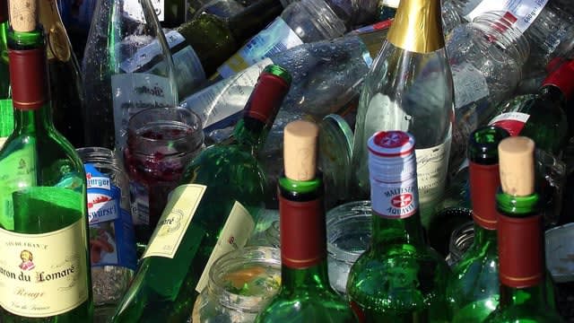 "Malpki" worse than dog poop. Polish lawns are drowning in glass siphon