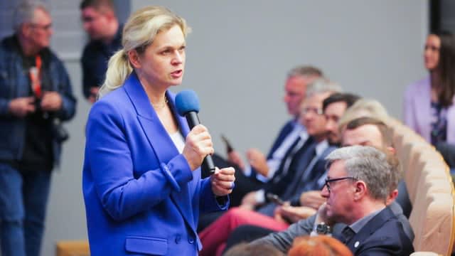 Poland to ban mobile phone use in primary schools