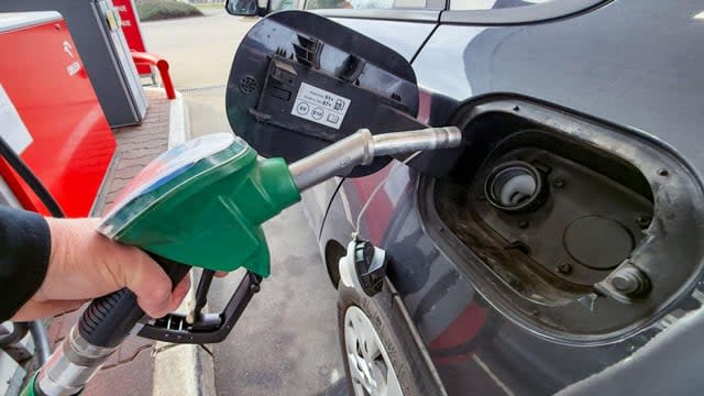 Poland plans special tax to offset €370m-a-month fuel price cuts