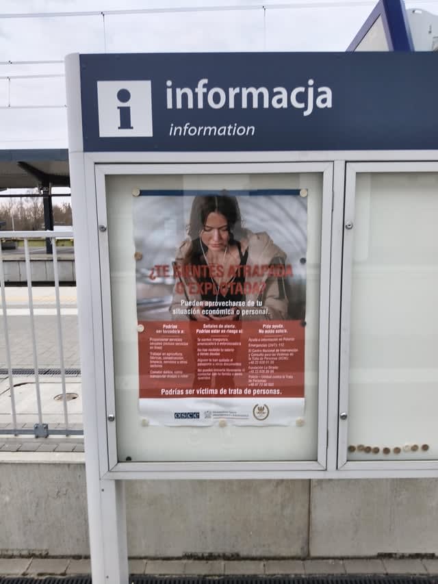 Znalazłem plakat po hiszpańsku na stacji kolejowej