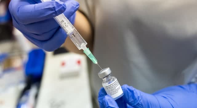 Polska przegrała z Pfizerem. 6 mld zł kary za szczepionki