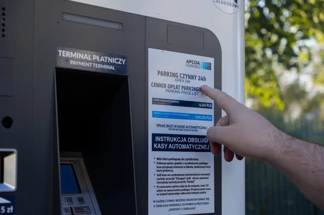 Parking tickets in front of supermarkets are illegal. The Office of Competition and Consumer Protection (UOKiK) fined APCOA nearly one million złoty.