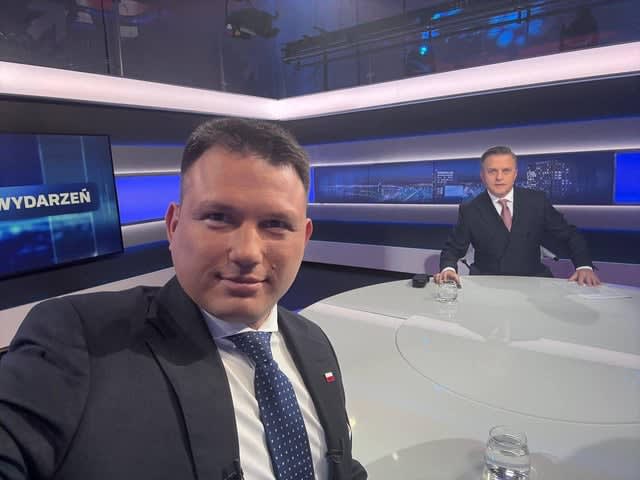 Polityka polityką ale trzeba przyznać że transformacja w Kim Jong Una leci ekspersowo.