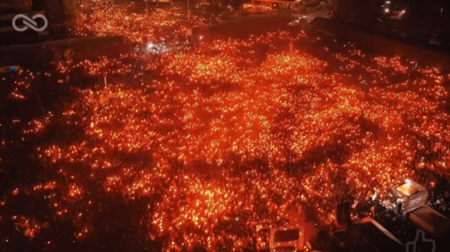 Pozdro Bratanki! Dziś głosujemy i rozpoczynamy nowy rozdział, tak jak wy niedawno. Wczoraj Péter Magyar dziękował za wsparcie na finałowym wiecu w Debreczynie. W zaledwie 5 dni odbył 29 wieców w różnych miastach na terenie całych Węgier