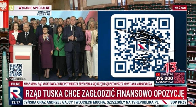 Akcja roku: PiS zorganizowało konferencję, na której Jarosław Kaczyński apelował o wpłaty na PiS. TV Republika w trakcie transmisji zasłoniła kod QR do wpłat na PiS i dała na pół ekranu kod QR do wpłat na Republikę xD