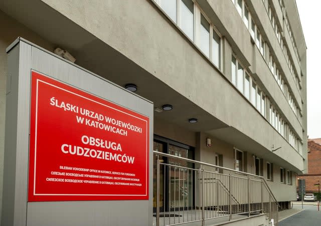 Polskie Urzędy Wojewódzkie to absurdalny żart i piekło prawne: Jak mi i setkom innych ludzi przesunięto wizyty przez "problemy techniczne" — czyli przez co przechodzą cudzoziemcy w procesie legalizacji