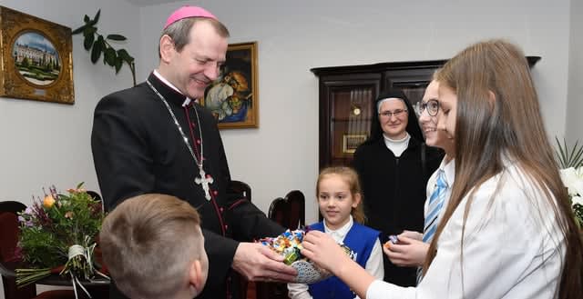 Polish education minister hits back at church criticism of school health education classes