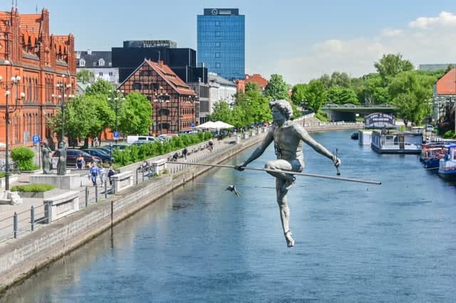 Thinking about moving to Bydgoszcz for a DHL job