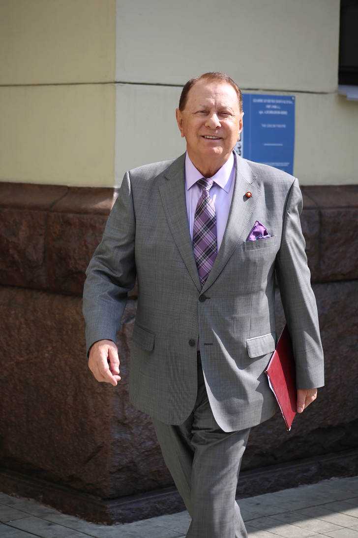 Варшавер худрук ленкома. Варшавер худрук ленкома. Марком варшавером. Варшавер ленком директор театра. Марком варшавером.