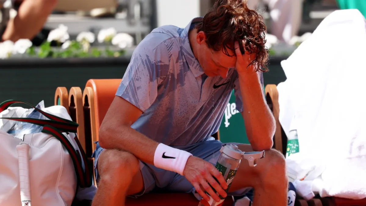 Cerúndolo logra histórica remontada y elimina a Sinner en Roland Garros 2026