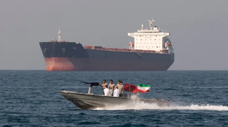EE UU e Irán alcanzan preacuerdo para reabrir el tránsito en el estrecho de Ormuz a la espera de decisión final de Trump