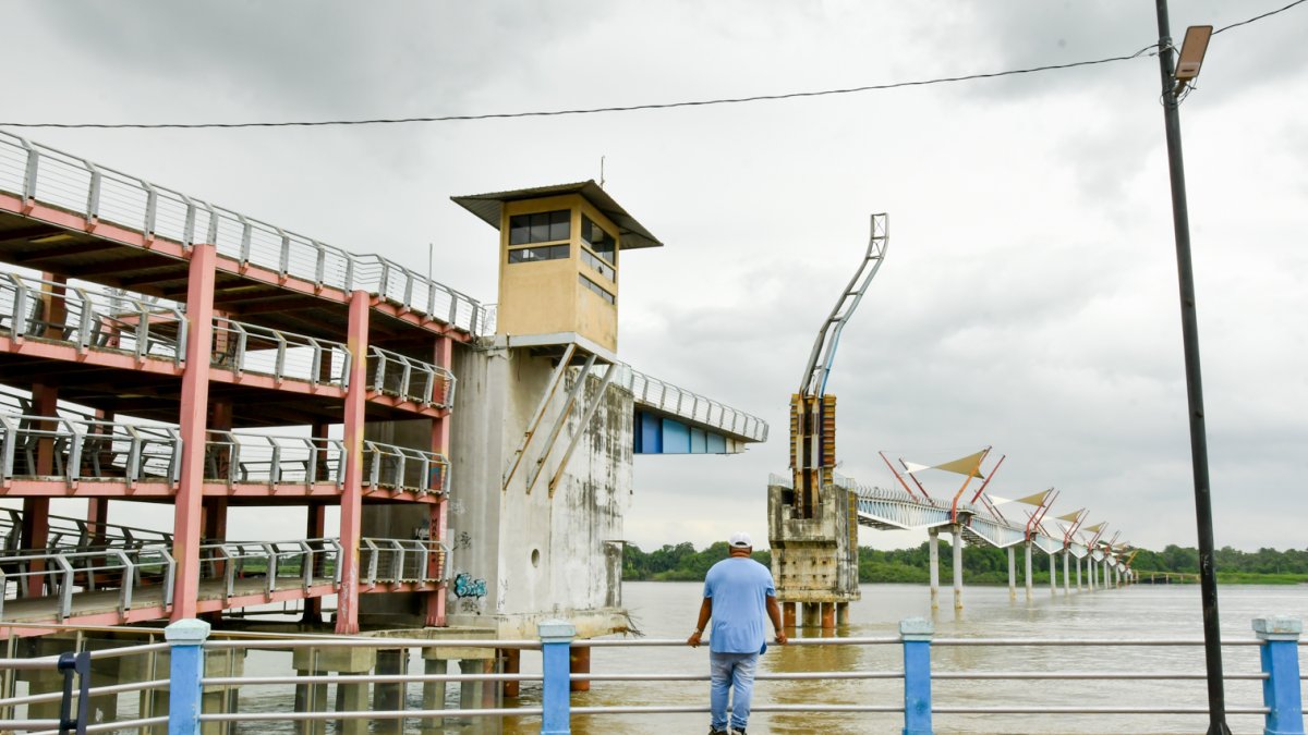 Puente Santay-Durán sigue cerrado y deteriorado cinco años después del cierre