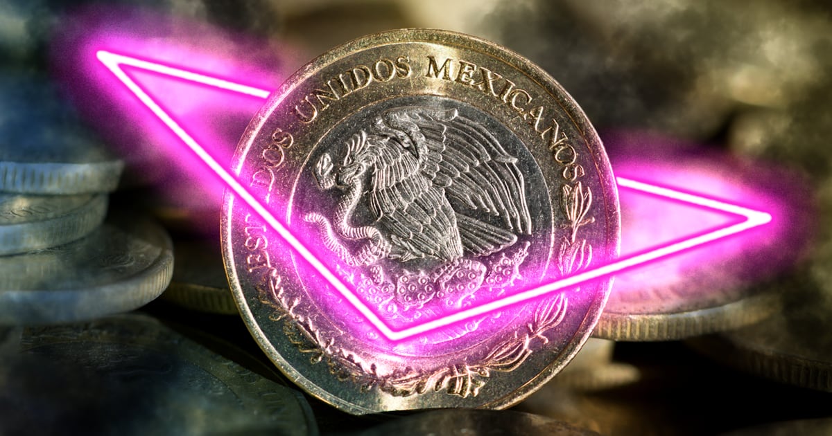 El peso mexicano cierra mayo con ligera depreciación diaria, pero mantiene avance mensual frente al dólar