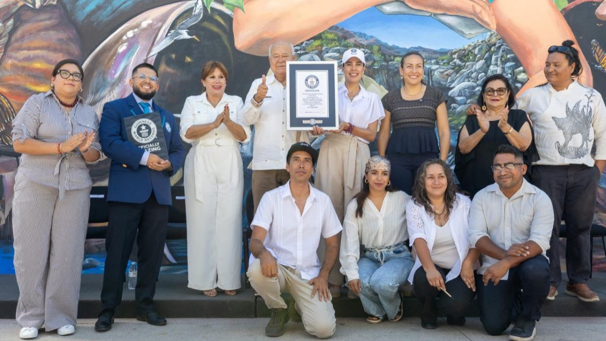 Baja California Sur establece récord mundial con mural interactivo de fútbol