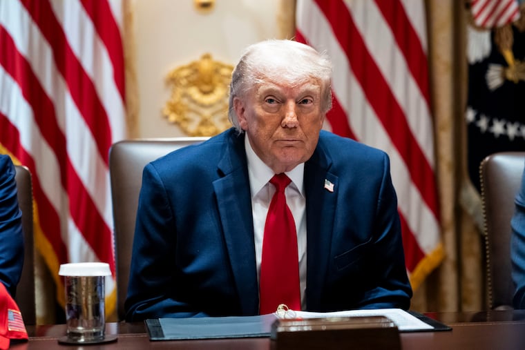 Una jueza federal reabre el caso de Trump contra el IRS y ordena investigar posibles irregularidades en el acuerdo de cierre