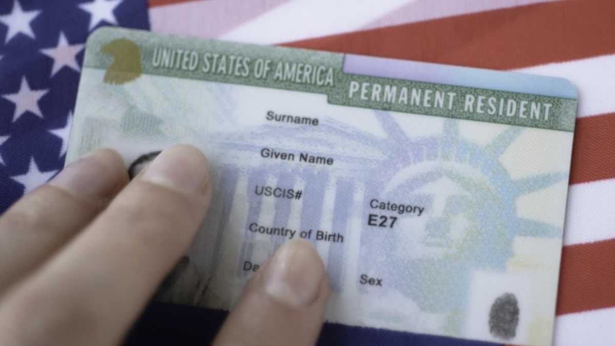 Estados Unidos aclara que solicitantes de la green card no siempre deberán salir del país