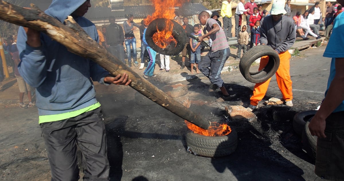Johannesburg Faces Fiscal Crisis Due to High Salaries and Underfunded Services