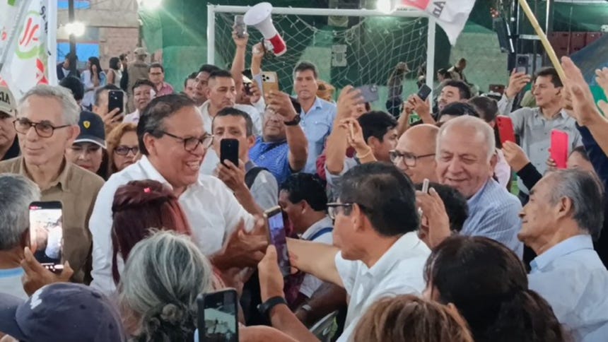Roberto Sánchez visita Gamarra y dialoga con comerciantes previo a debate presidencial
