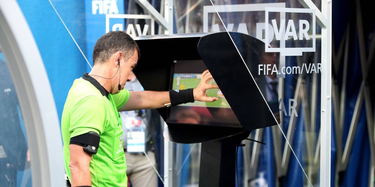 La IFAB amplía las funciones del VAR y ajusta el reglamento para el Mundial 2026