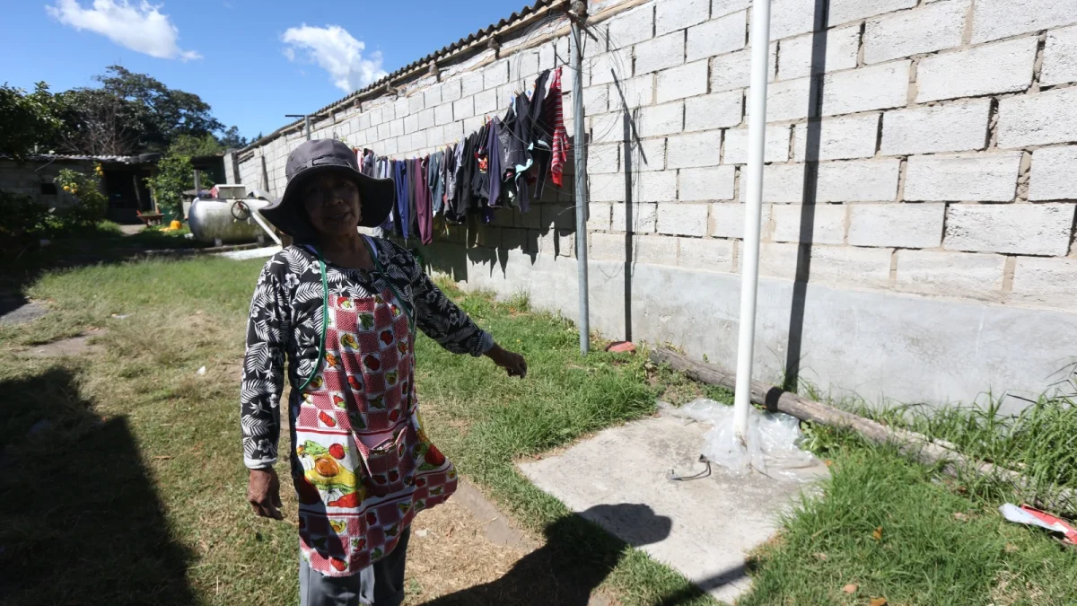 Familias de La Tola Chica en Tumbaco enfrentan falta de alcantarillado y servicios básicos