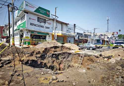 Fuga de agua en Meyehualco fue reportada por vecinos meses antes de causar daños
