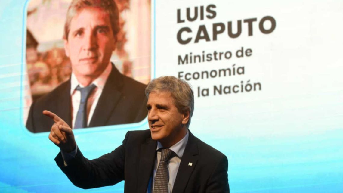 Caputo ratificó el avance hacia un sistema bimonetario y defendió el plan económico del Gobierno