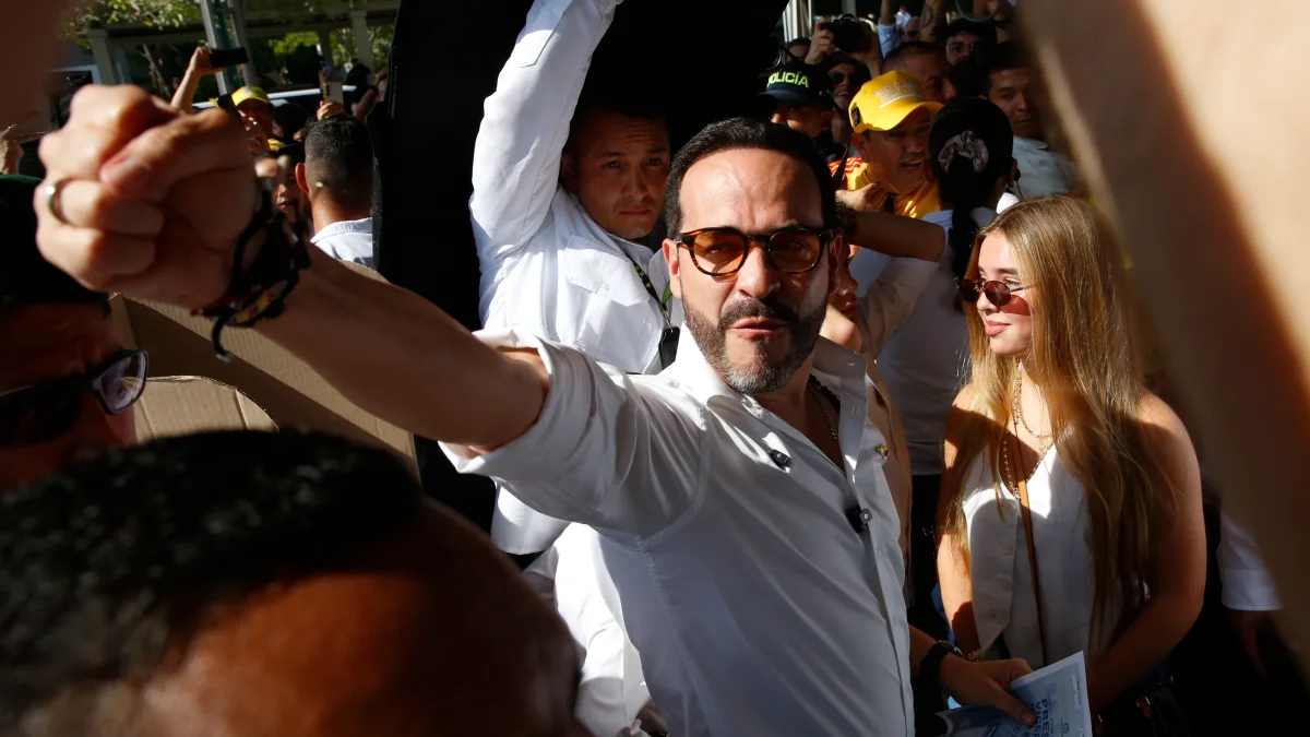 Las encuestas muestran una segunda vuelta reñida entre Abelardo de la Espriella e Iván Cepeda en Colombia
