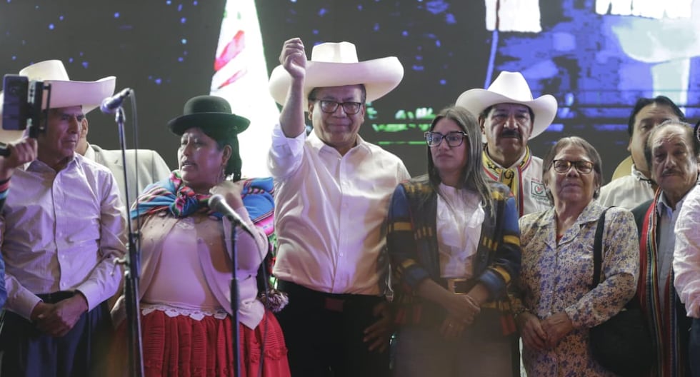 Roberto Sánchez finaliza su campaña con promesas de pensiones, bonos y apoyo a Pedro Castillo