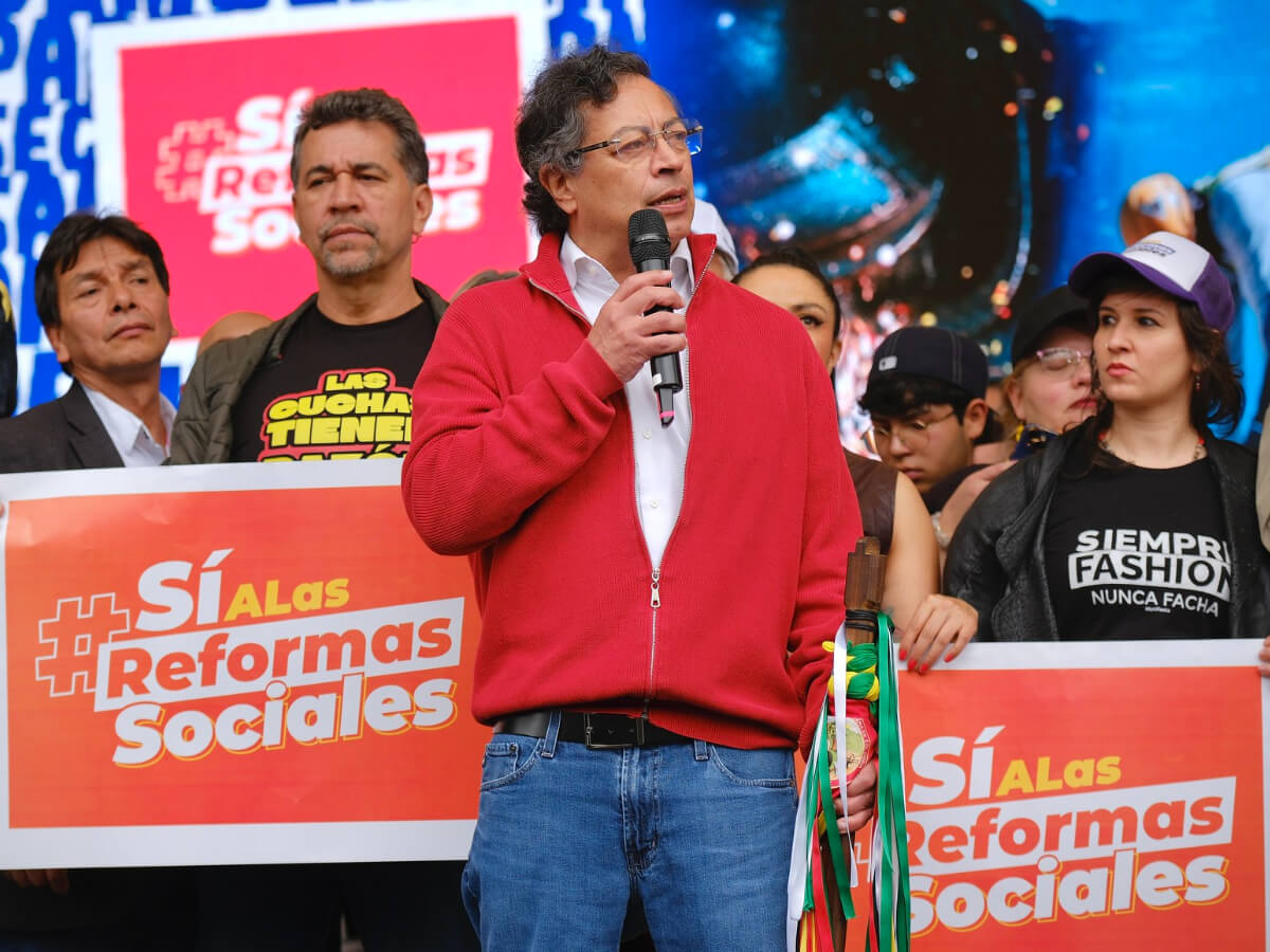 Tensión entre simpatizantes de Cepeda y De la Espriella en Bogotá reaviva preocupaciones por la violencia política