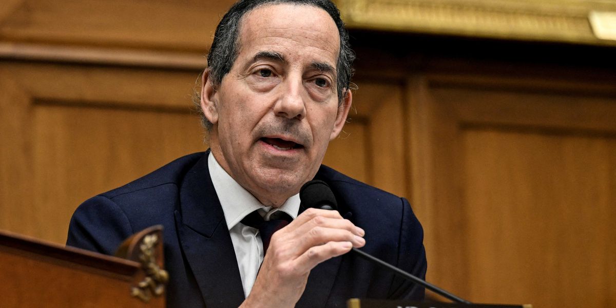Congressional Staff Say Federal Prison Officials Provided Few Answers About Ghislaine Maxwell's Transfer and Treatment