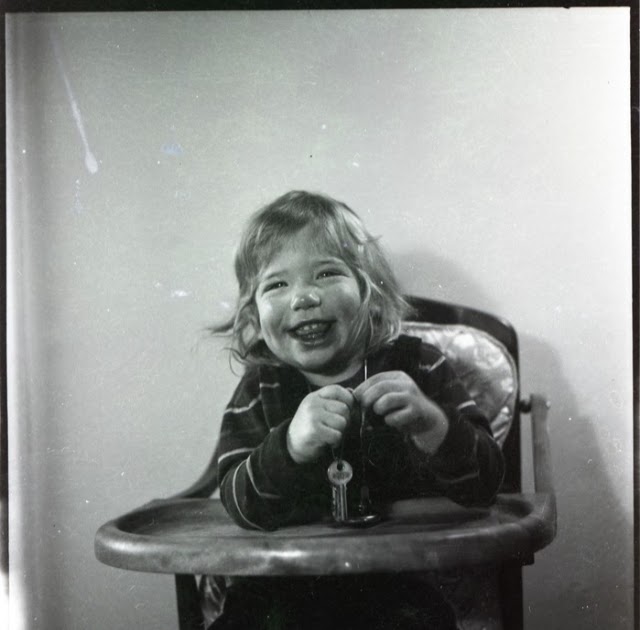 A Look at Carly Simon’s Early Life Through Childhood Photos and Family Background