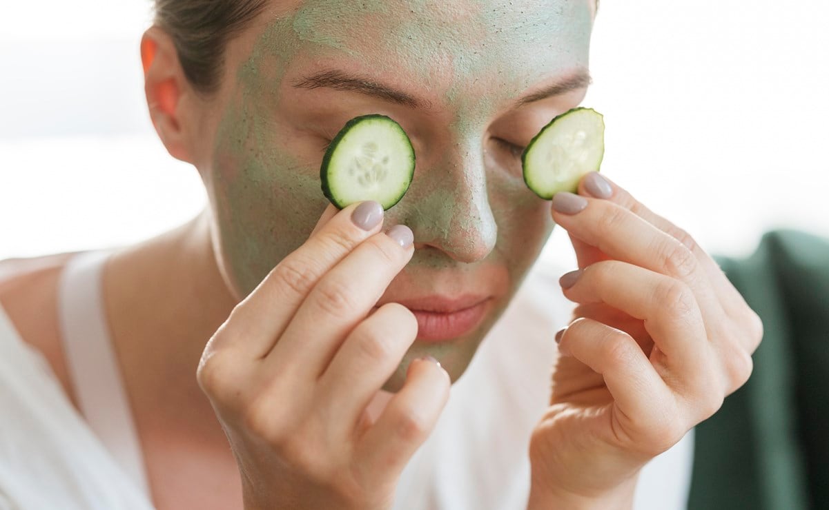 Remedio casero con pepino y aloe vera para reducir ojeras de forma natural