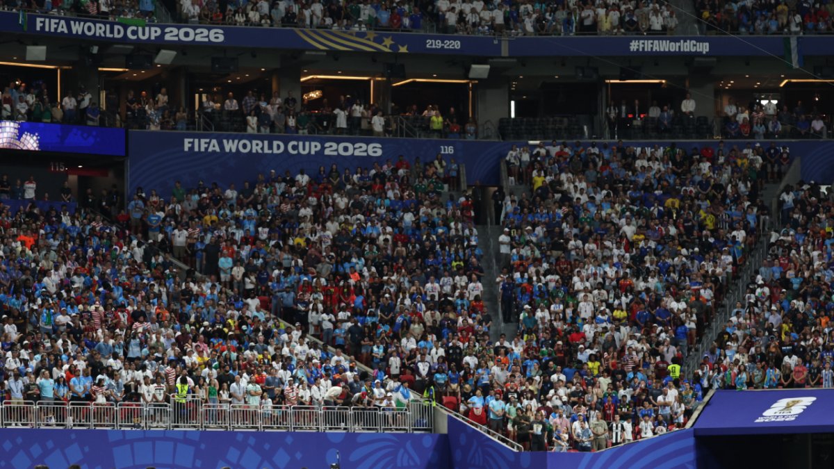 Hijo del Presidente Kast y su esposa son vistos en transmisión televisiva durante partido del Mundial 2026 en Atlanta