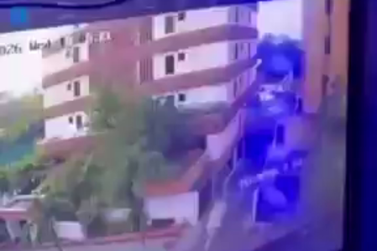 Video de cámara de seguridad registra el colapso de un edificio en La Guaira tras el terremoto
