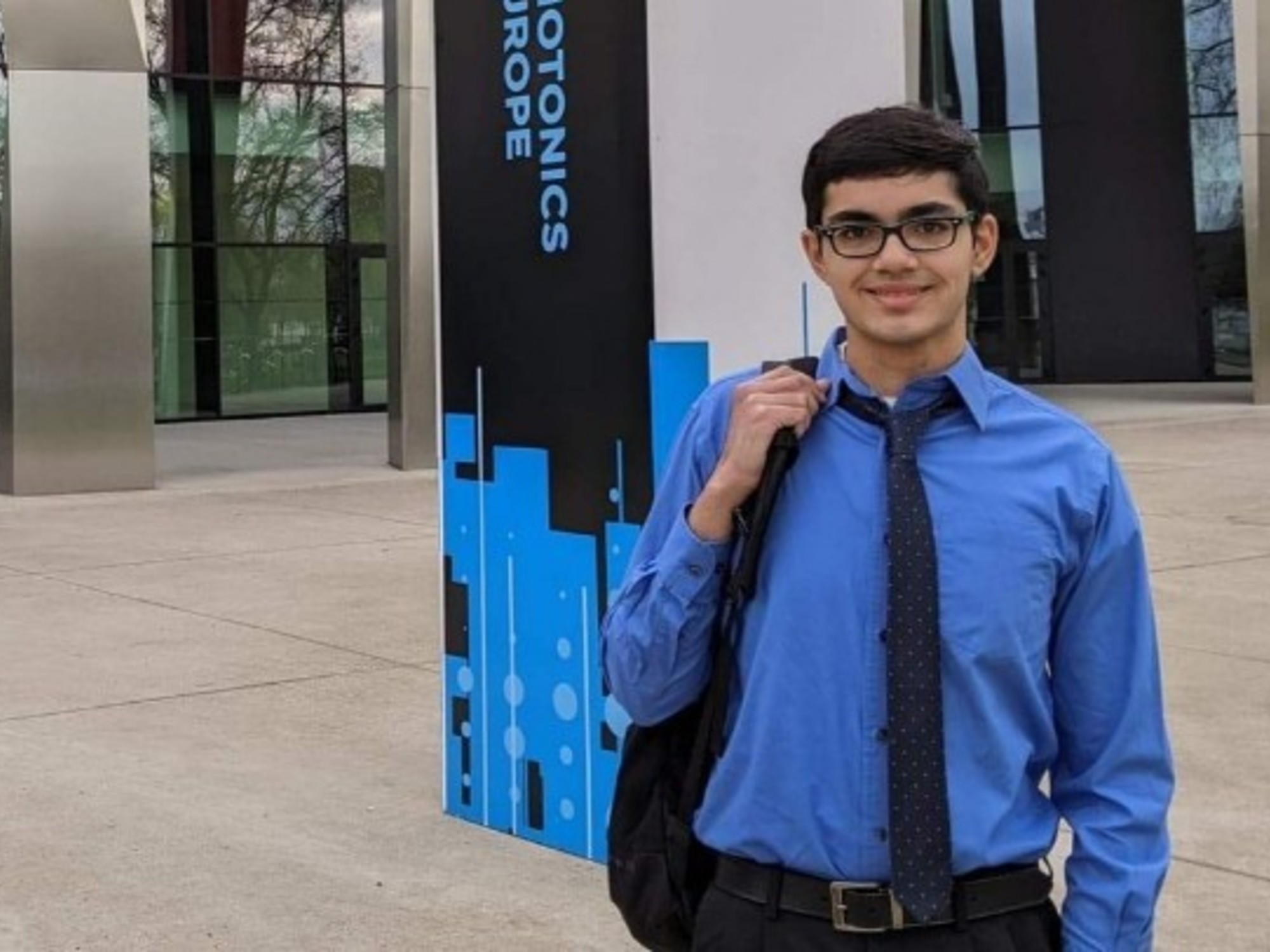 Joven prodigio en EE.UU.: se graduó en ingeniería biomédica, creó un centro de IA y busca impactar en la medicina