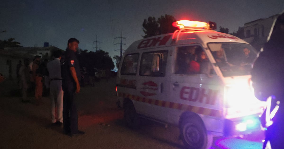 Bus accident in Pakistan leaves 40 dead and 8 injured
