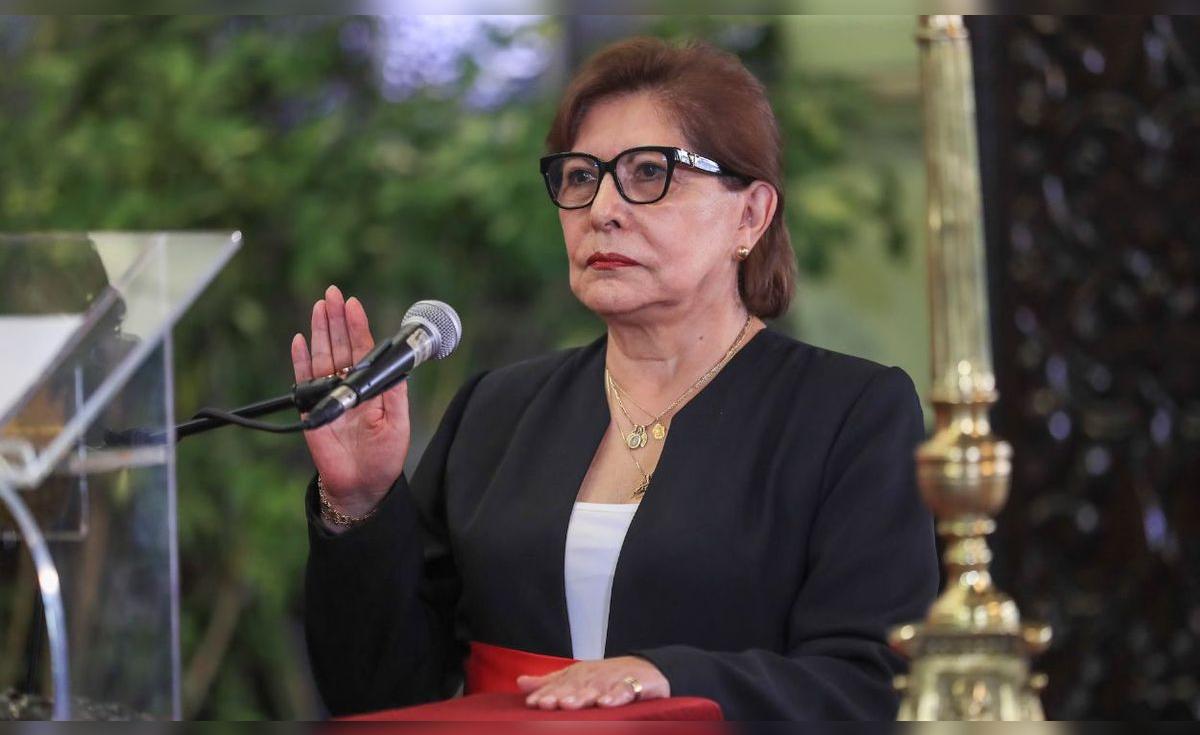Ministra de Educación María Cuadros Espinoza renuncia tras 3 meses en el cargo