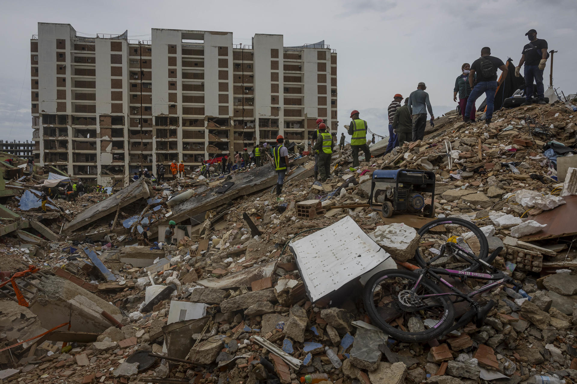 Perú reporta tres muertos y siete desaparecidos tras terremotos en Venezuela