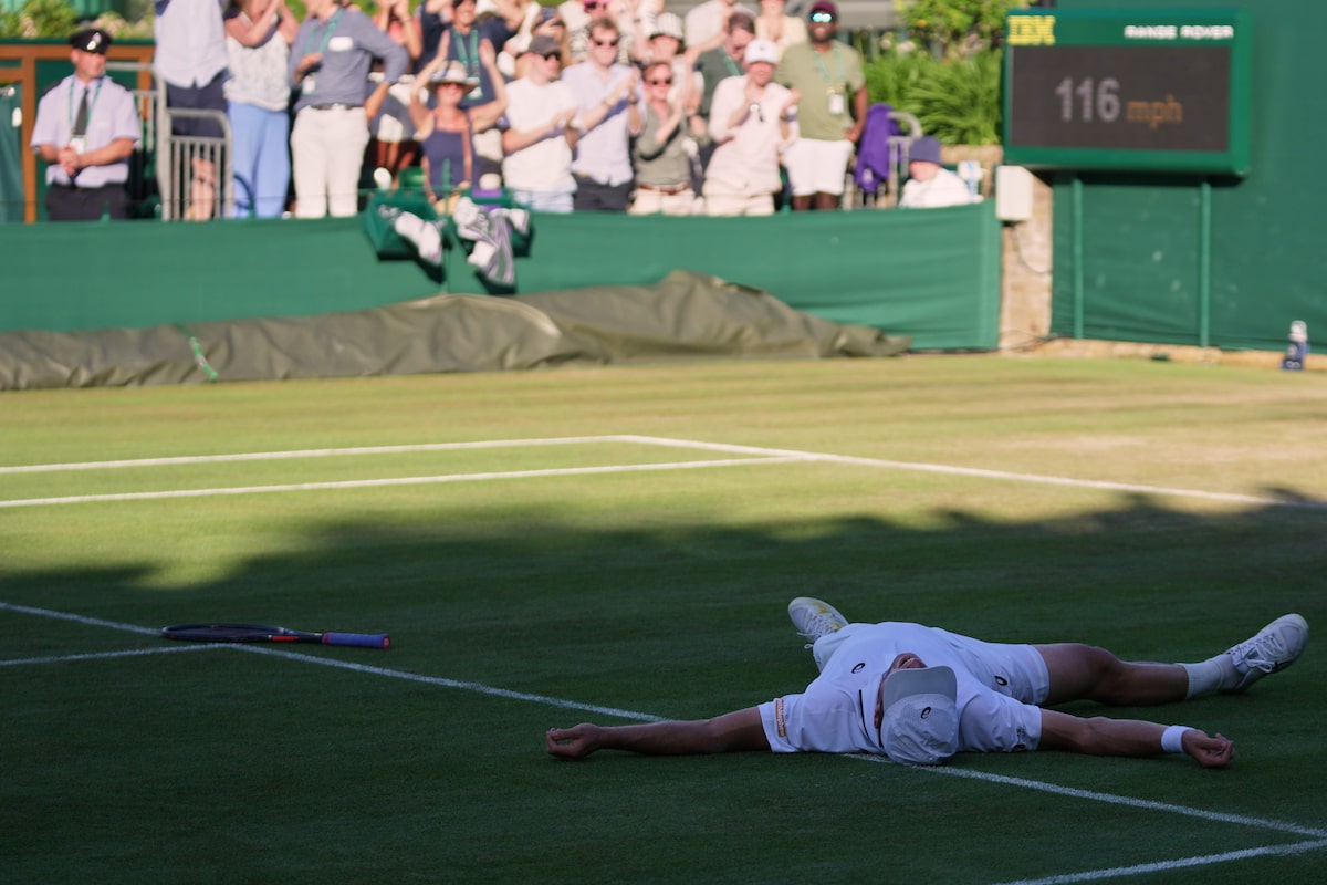 British tennis player Arthur Fery advances to Wimbledon fourth round after long match against Zizou Bergs