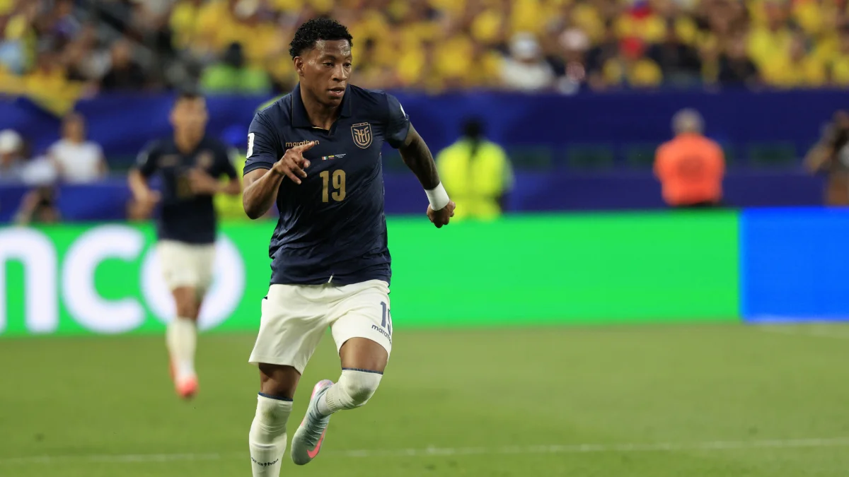 Ecuador's Football Crisis: Brother of Gonzalo Plata Calls for Peace After World Cup Controversy