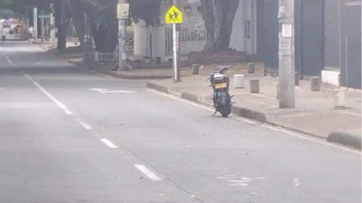 Falsa alarma por motocicleta abandonada cerca del batallón Pichincha terminó con la inmovilización del vehículo en Cali