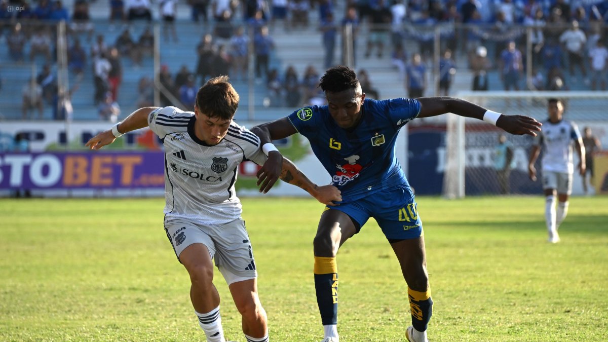 Emelec Extiende Racha de Triunfos con Empate ante Delfín