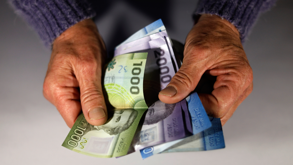 Proyecto busca limitar el uso de la UF en contratos de consumo y arriendos de corta duración en Chile