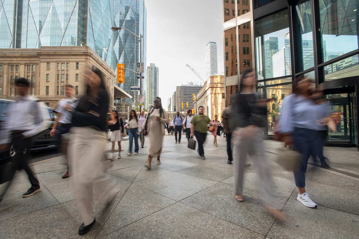 Canada's Services Economy Contracts in June Amid Geopolitical Uncertainty and Inflation Concerns