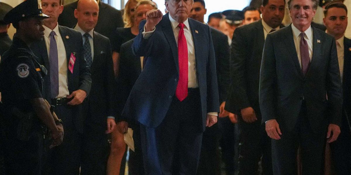 Senate Republicans Face Midterm Challenges Amid Declining Trump Approval