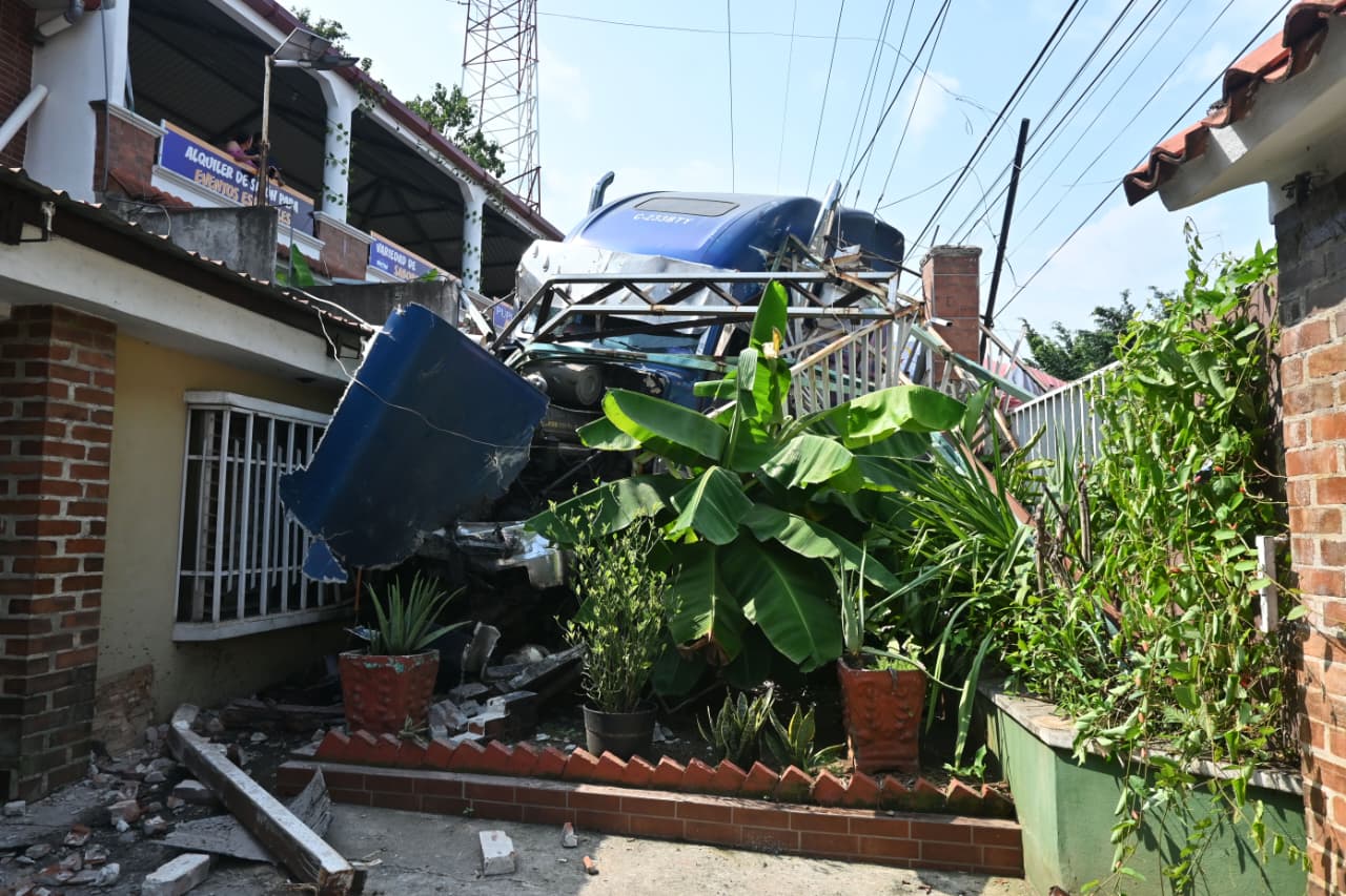 Accidente grave en la ruta CA-2 deja cuatros heridos