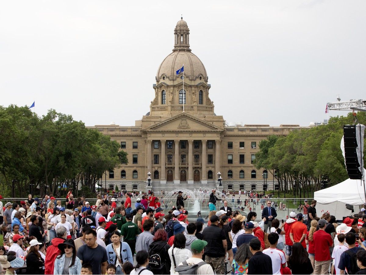 Poll suggests broad Canadian support for most Alberta referendum proposals, though experts question the wording